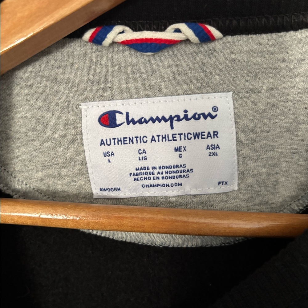 Champion Crewneck - Picture 2 of 2